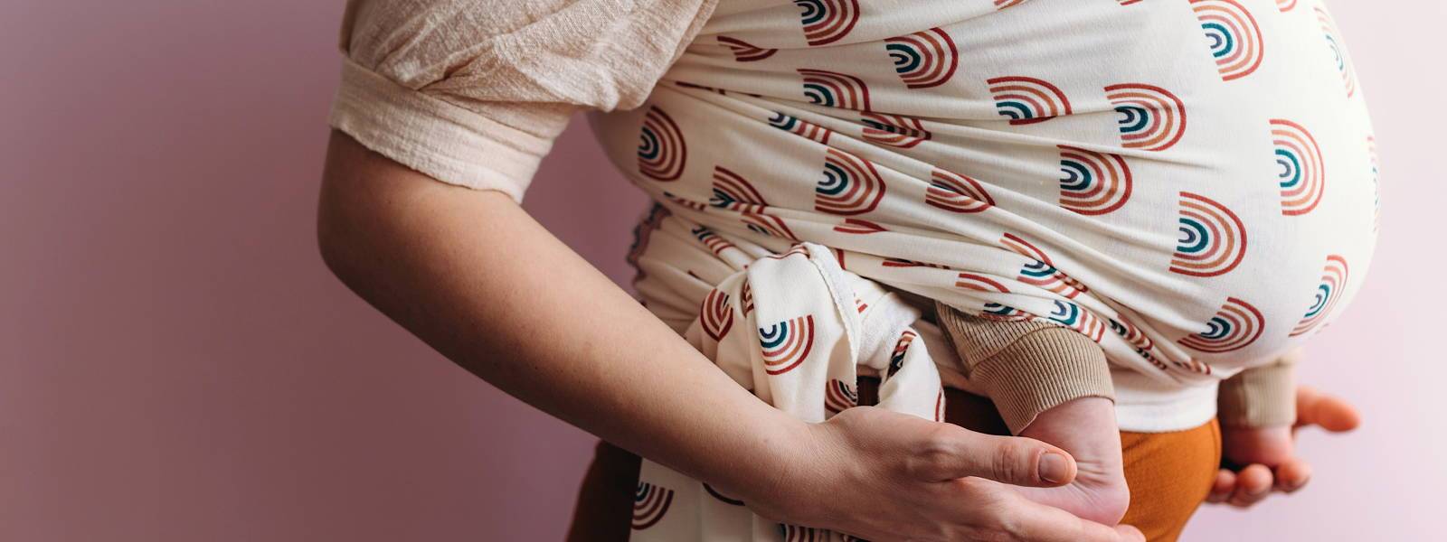 What Is a Pelvic Tuck? How to Do It When Babywearing