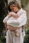 This effortless hybrid baby carrier is an ideal choice for all parents looking for a simple and convenient carrier for babies from birth to 18 months (7-35 lb or 3.2-16 kg)! Bloom