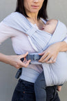 This effortless hybrid baby carrier is an ideal choice for all parents looking for a simple and convenient carrier for babies from birth to 18 months (7-35 lb or 3.2-16 kg)! Gray