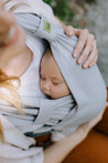 This effortless hybrid baby carrier is an ideal choice for all parents looking for a simple and convenient carrier for babies from birth to 18 months (7-35 lb or 3.2-16 kg)! Gray