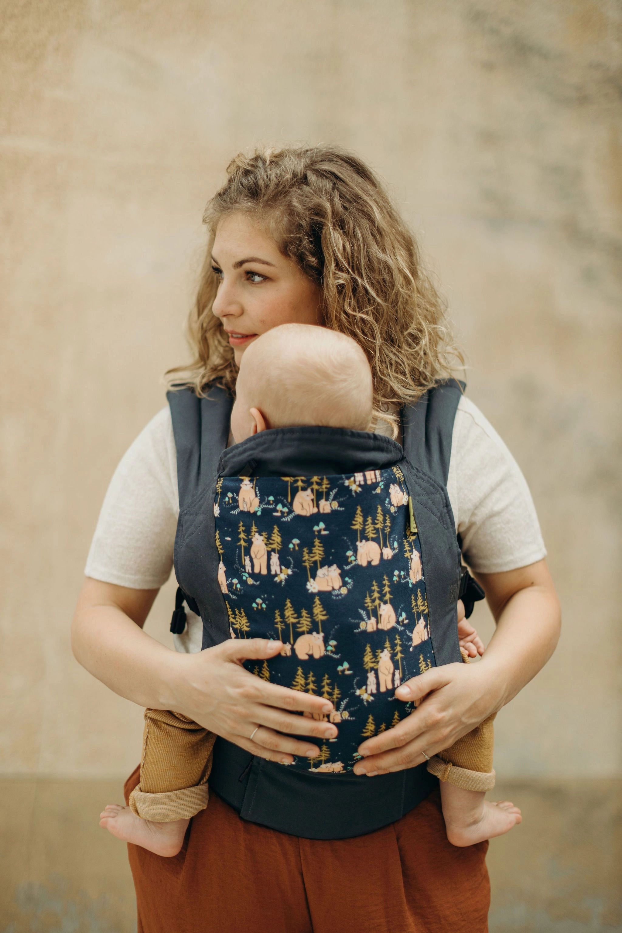 Boba Classic Baby Carrier - With its streamlined, minimalist design, this trusted original offers exactly what you need without any extras. Comfortable and convenient, it works best for babies 4-24 months or 7-45 Ibs, and includes an infant insert for newborns. Bear Cub