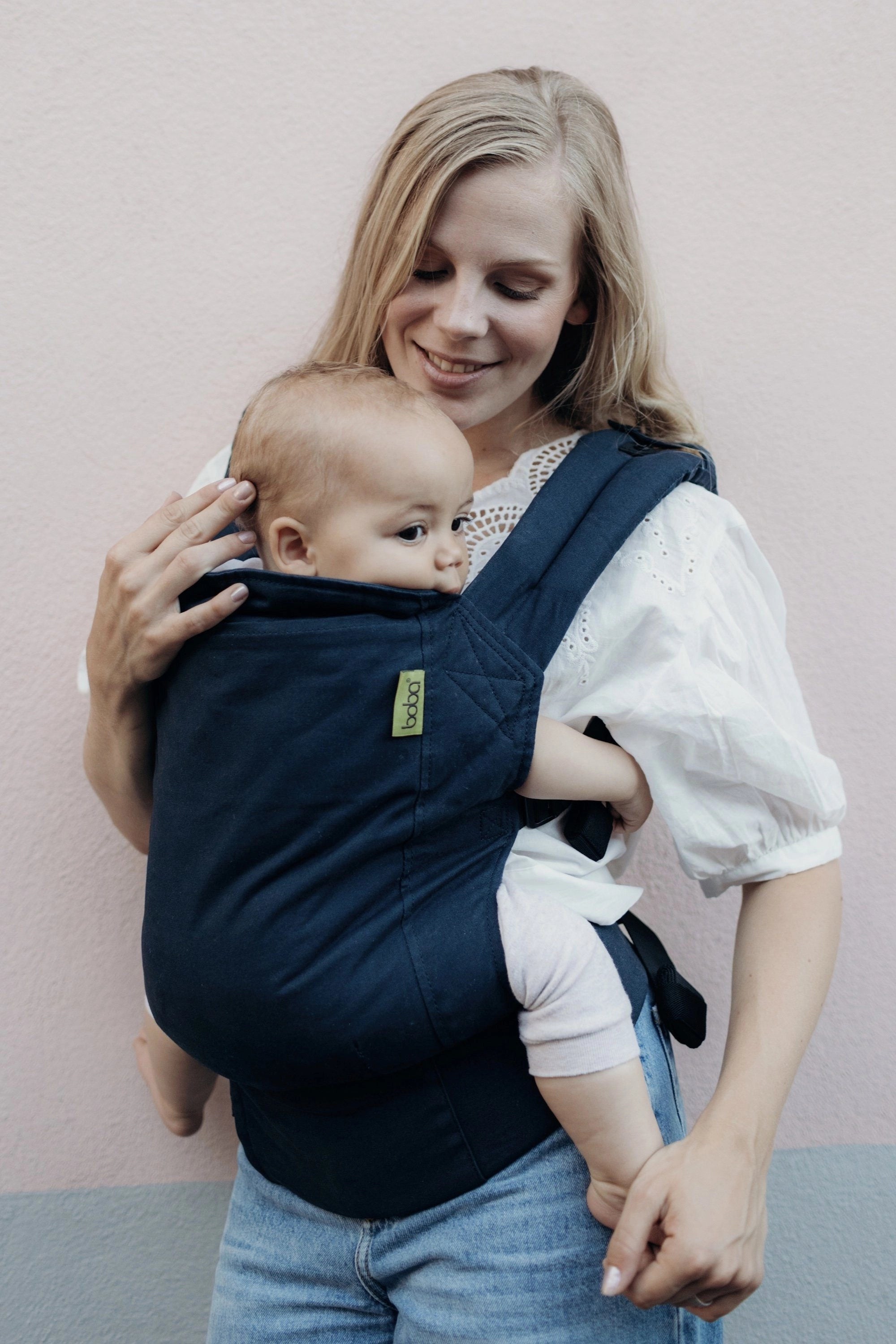 Boba Classic Baby Carrier - With its streamlined, minimalist design, this trusted original offers exactly what you need without any extras. Comfortable and convenient, it works best for babies 4-24 months or 7-45 Ibs, and includes an infant insert for newborns. Navy