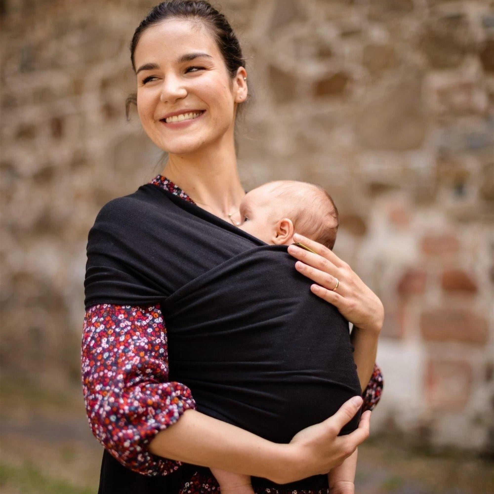 A Boba Classic Baby Wrap, made from a soft 95% French Terry cotton blend and 5% Spandex. Ergonomic, award-winning design fits babies from 7 Ibs to 35 Ibs, best up to 20 Ibs. Machine washable, dryer friendly, and certified hip-healthy. Black