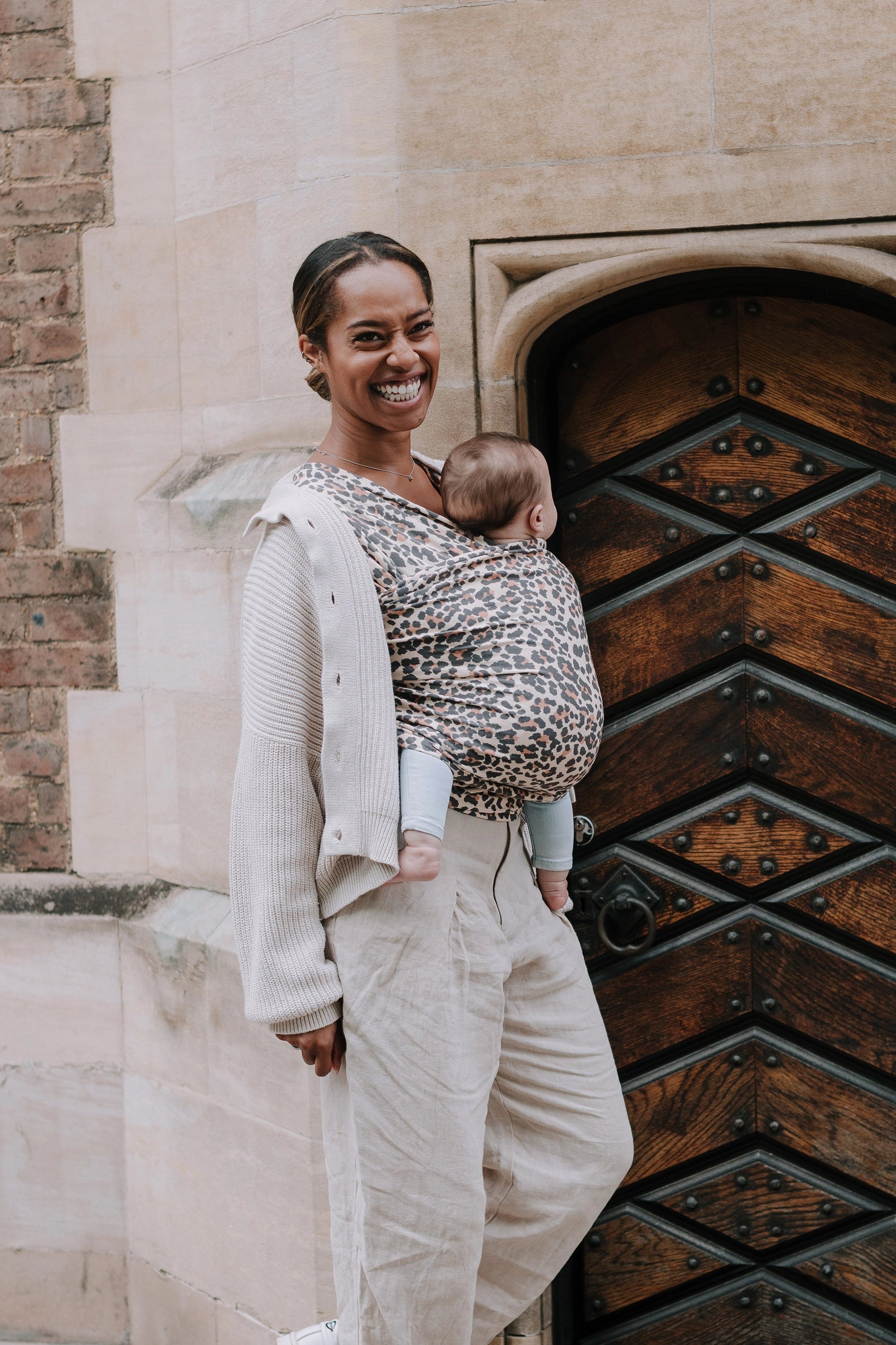 A Boba Classic Baby Wrap, made from a soft 95% French Terry cotton blend and 5% Spandex. Ergonomic, award-winning design fits babies from 7 Ibs to 35 Ibs, best up to 20 Ibs. Machine washable, dryer friendly, and certified hip-healthy. Leopard