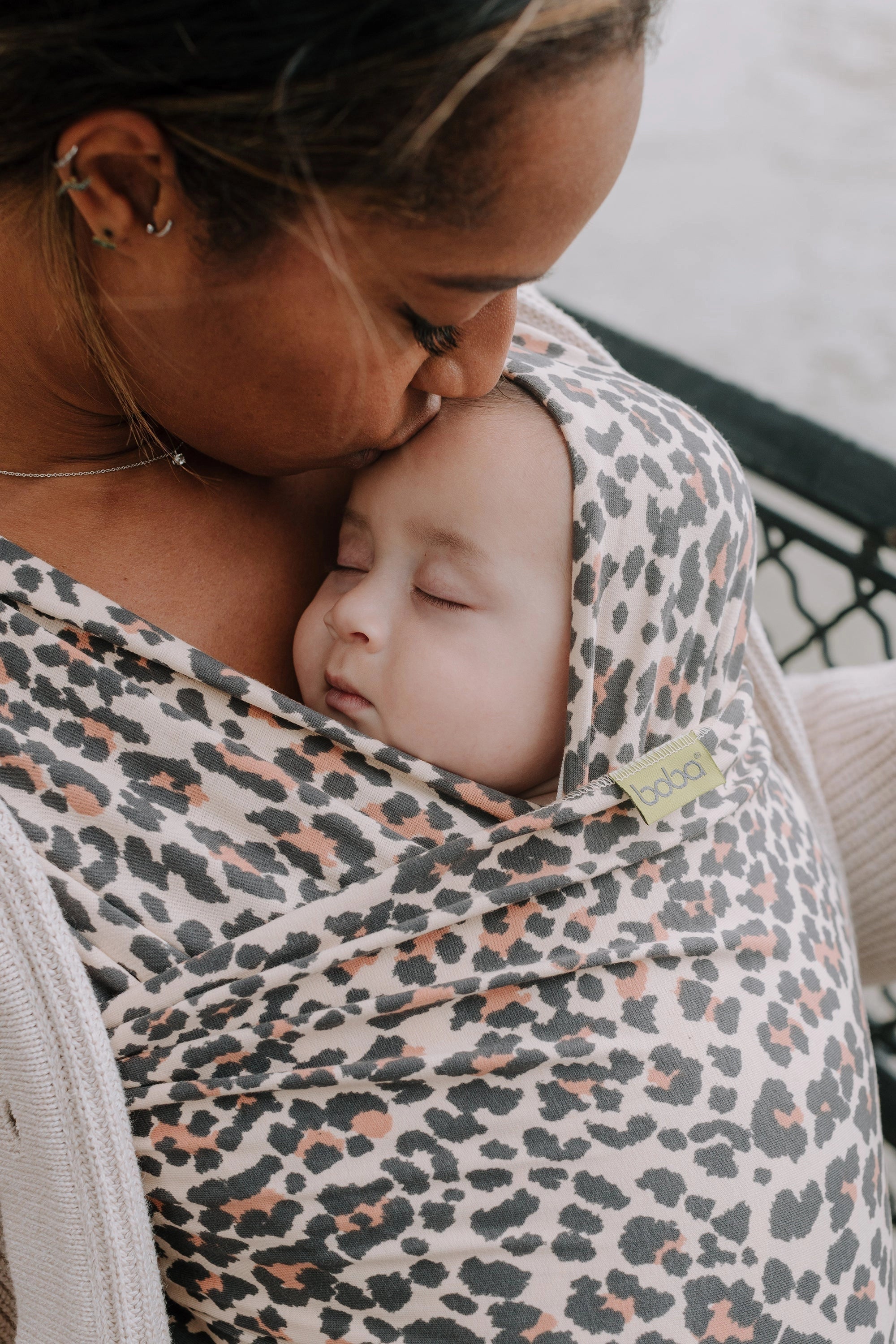 A Boba Classic Baby Wrap, made from a soft 95% French Terry cotton blend and 5% Spandex. Ergonomic, award-winning design fits babies from 7 Ibs to 35 Ibs, best up to 20 Ibs. Machine washable, dryer friendly, and certified hip-healthy. Leopard