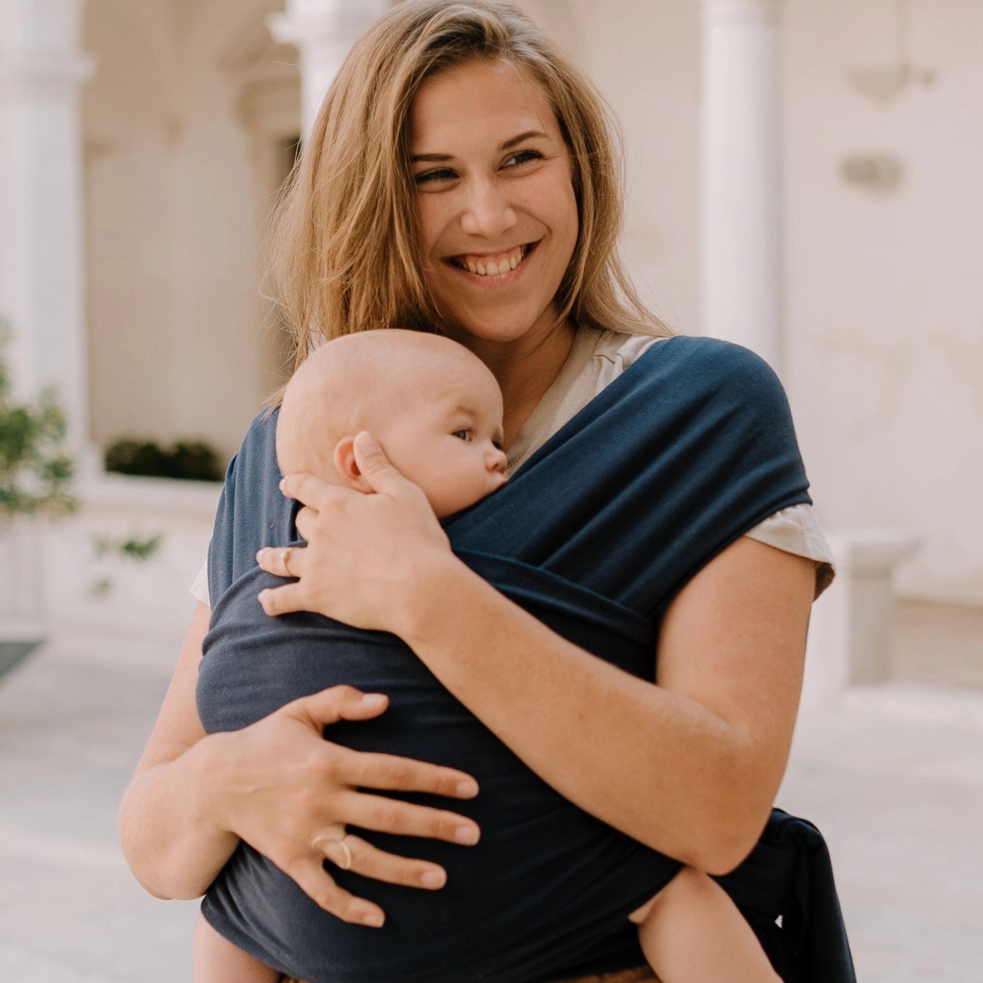 A Boba Classic Baby Wrap, made from a soft 95% French Terry cotton blend and 5% Spandex. Ergonomic, award-winning design fits babies from 7 Ibs to 35 Ibs, best up to 20 Ibs. Machine washable, dryer friendly, and certified hip-healthy. Navy Blue