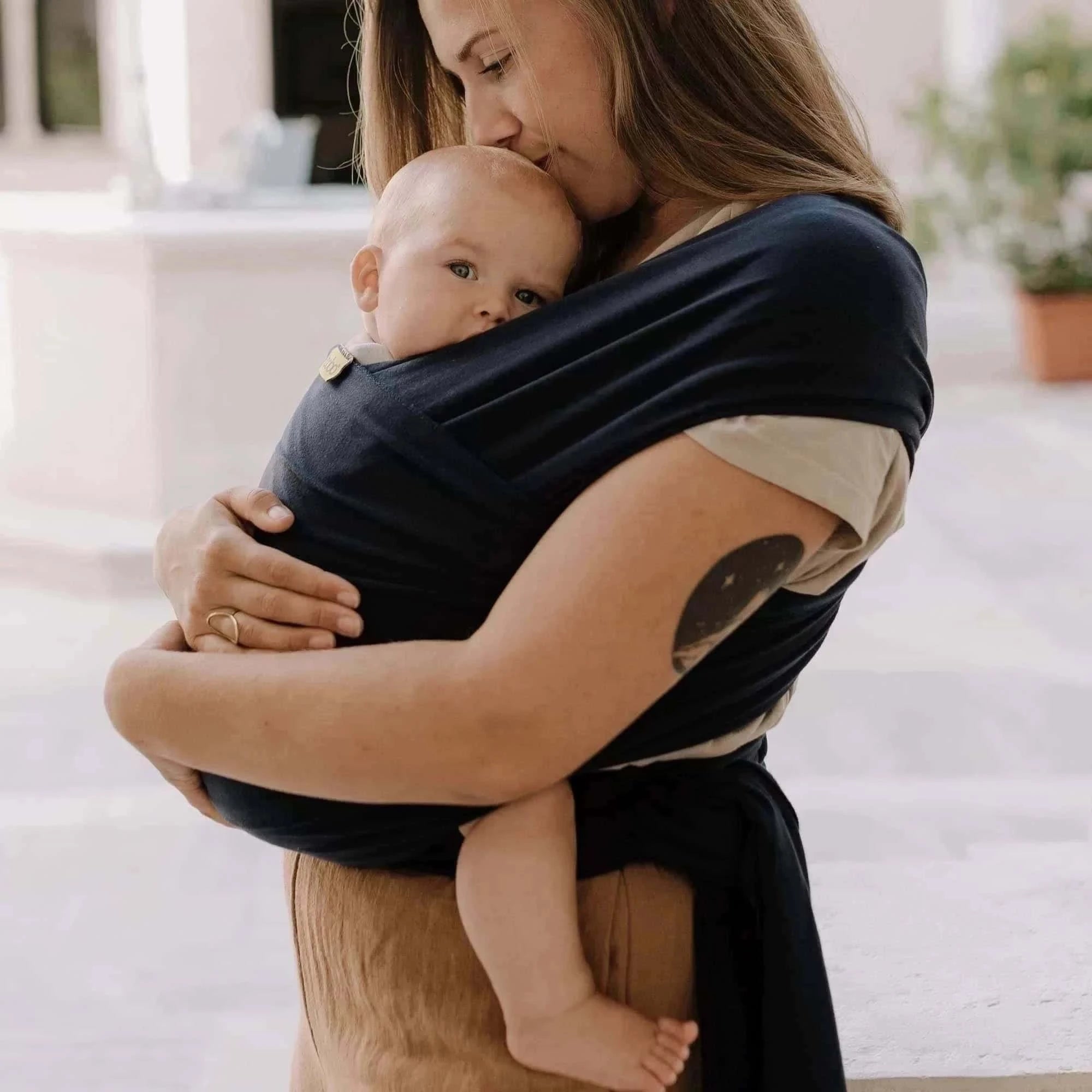 Baby carrier while pregnant sales