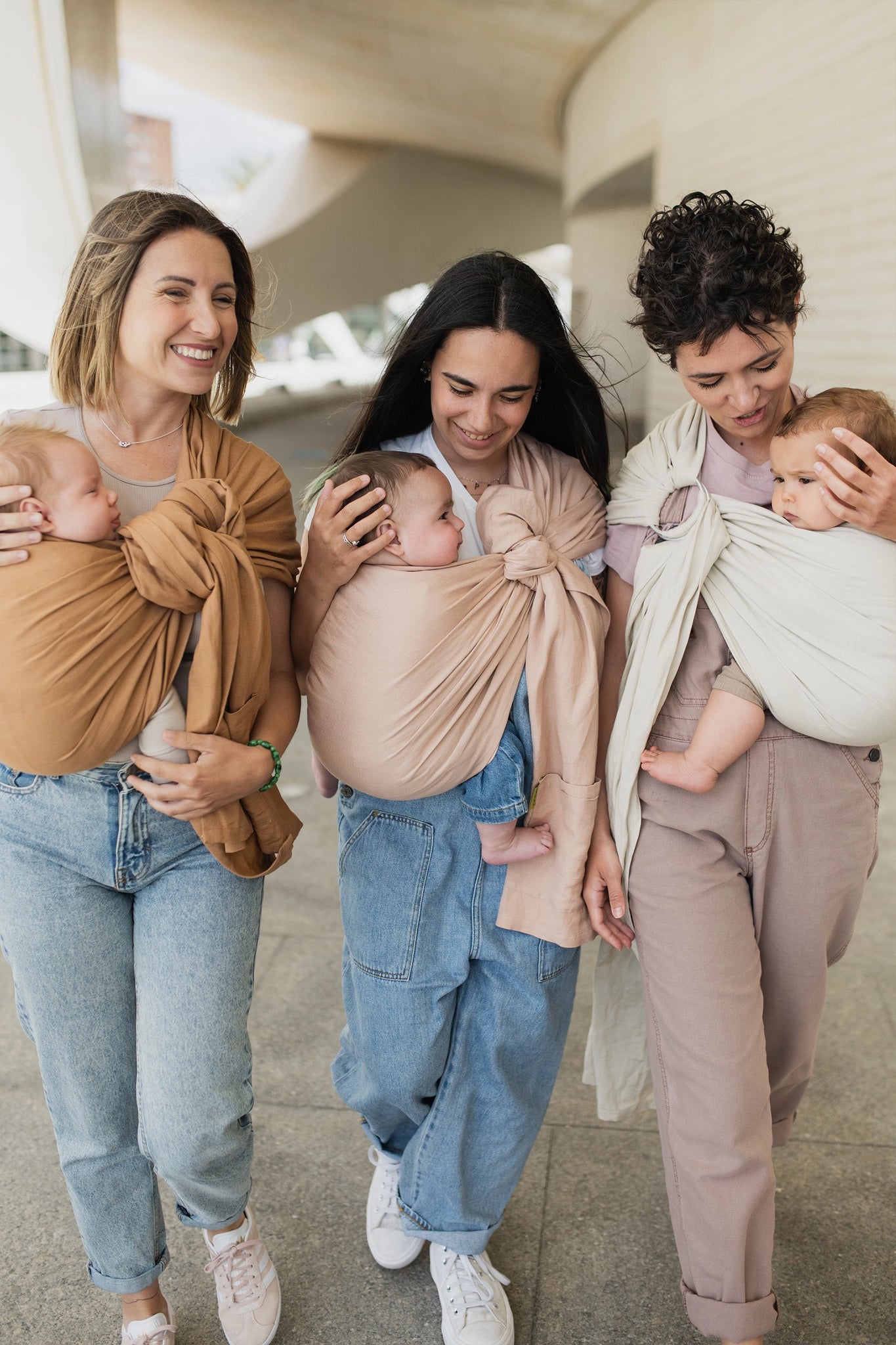 A Boba Ring Sling Baby Carrier made from a unique linen bamboo viscose fabric blend, perfect for all seasons. Lightweight and breathable, it stores compactly, ideal for newborn snuggles to toddler ups and downs (8 - 35Ibs). Rye Brown