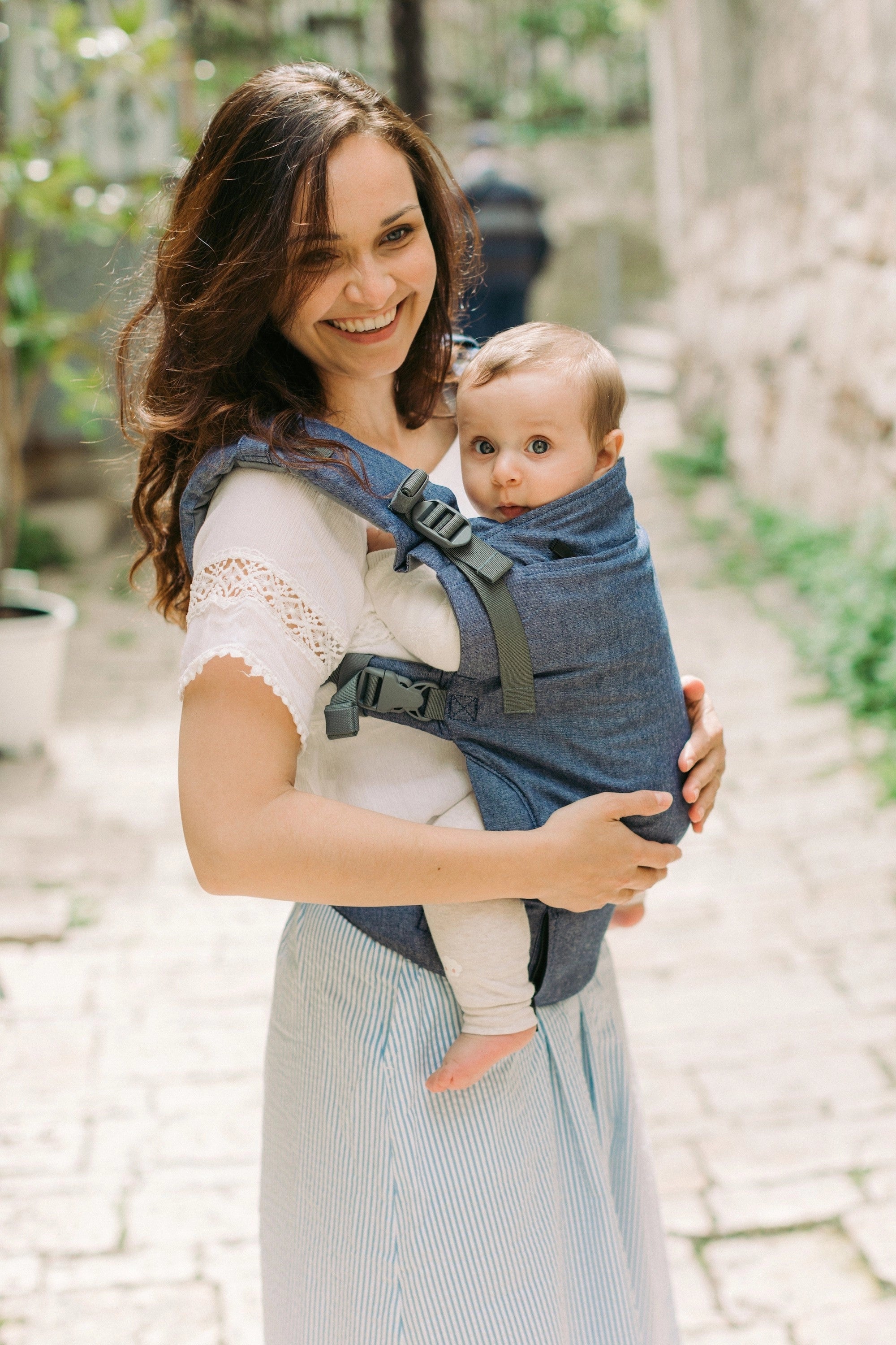 Boba X - The all-in-one baby carrier designed to last from birth to toddlerhood (0-36+ months or 7-45 lbs). Versatile and fully adjustable in width and height for a perfect fit. Chambray