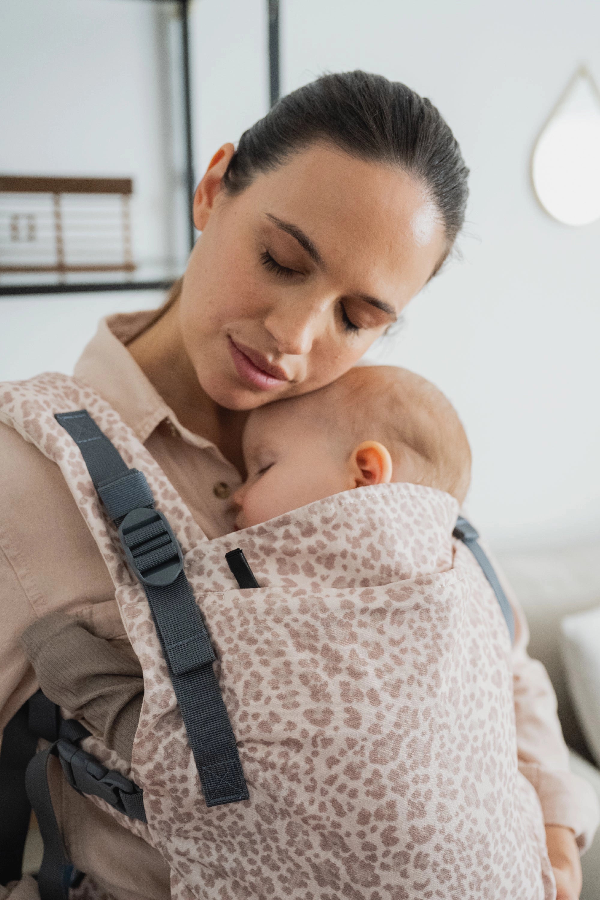 Boba X - The all-in-one baby carrier designed to last from birth to toddlerhood (0-36+ months or 7-45 lbs). Versatile and fully adjustable in width and height for a perfect fit. Sand Leopard