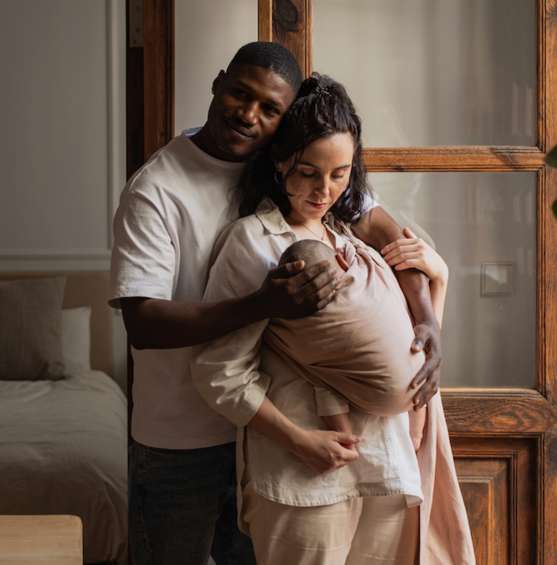 A Boba Ring Sling Baby Carrier made from a unique linen bamboo viscose fabric blend, perfect for all seasons. Lightweight and breathable, it stores compactly, ideal for newborn snuggles to toddler ups and downs (8 - 35Ibs). 