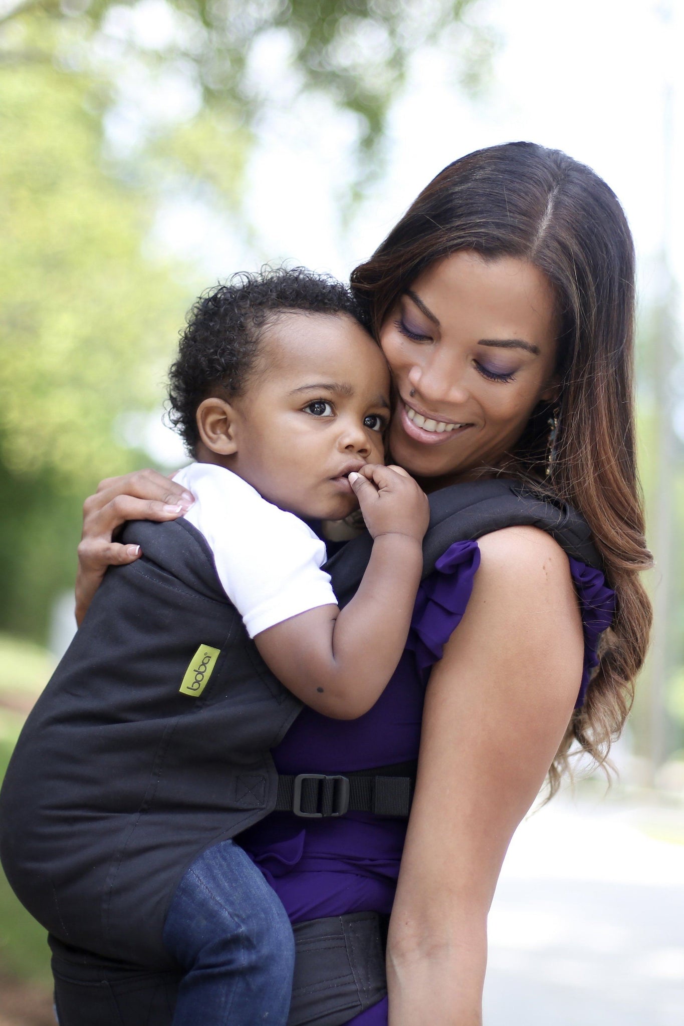 Boba classic baby carrier Organic Slate. Our streamlined soft structured baby carrier is designed to go and grow with your little one. This ergonomic front facing baby carrier is ready to use from infant to toddler.