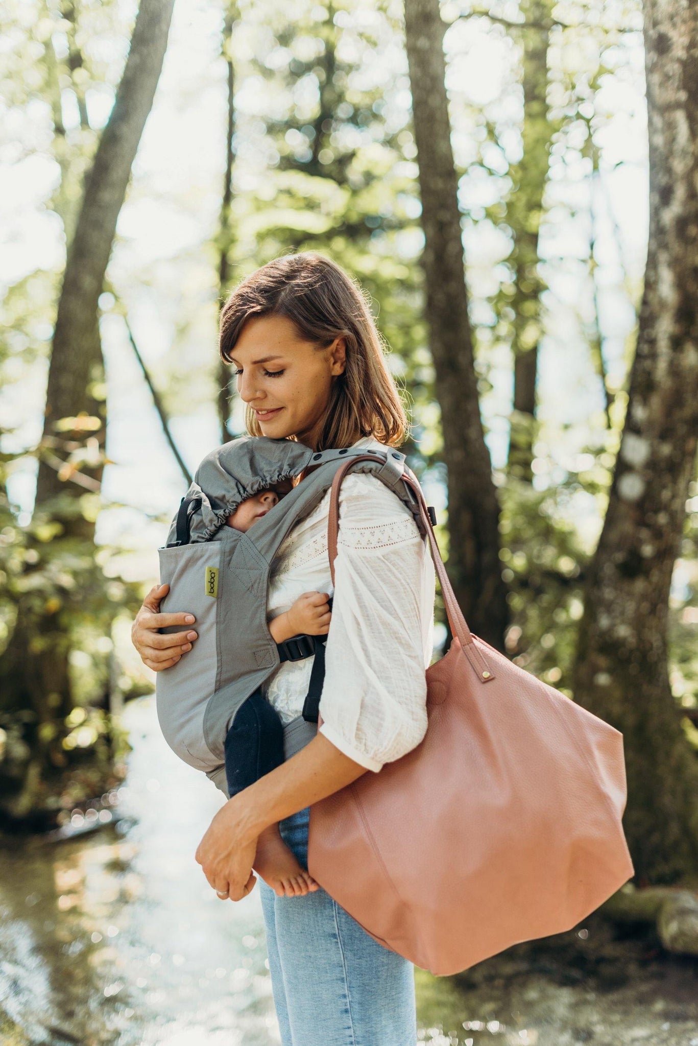 Boba classic baby carrier Dusk. Our streamlined soft structured baby carrier is designed to go and grow with your little one. This ergonomic front facing baby carrier is ready to use from infant to toddler.