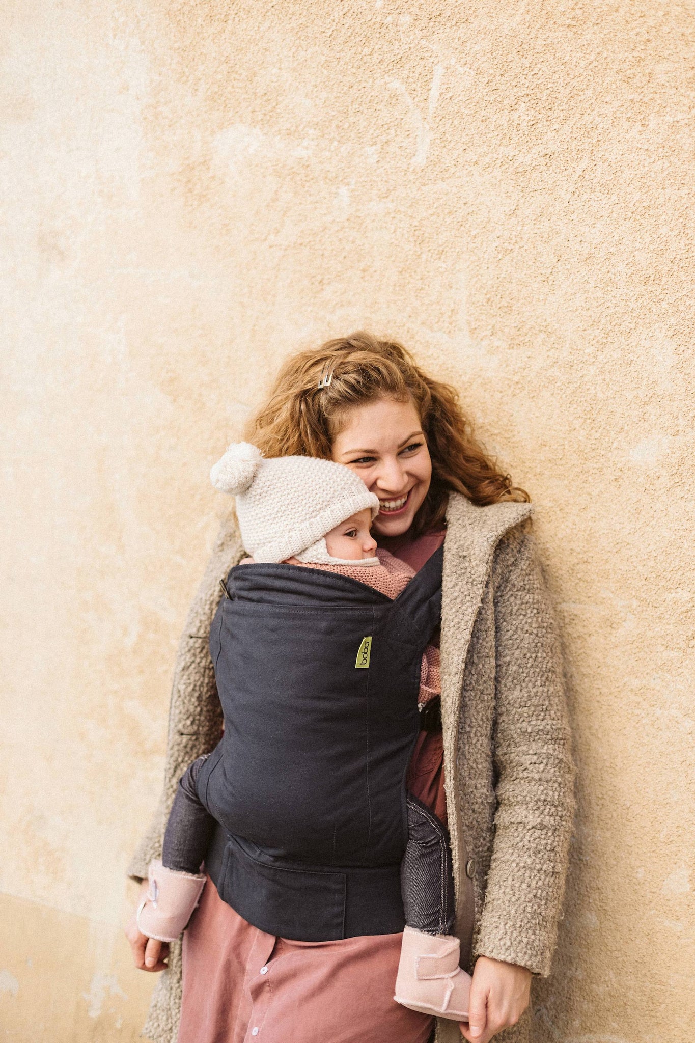Boba classic baby carrier Navy. Our streamlined soft structured baby carrier is designed to go and grow with your little one. This ergonomic front facing baby carrier is ready to use from infant to toddler.